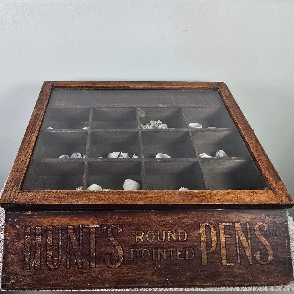 Antique Steel Pens Counter Top Fountain Pen Nib Display Case